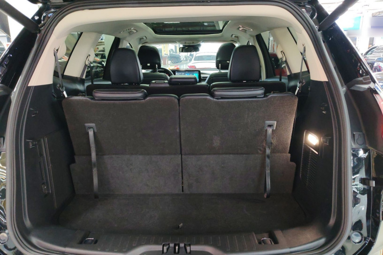 福特 锐界 2021款 改款 PLUS EcoBoost 245 两驱豪锐型 7座机舱底盘23