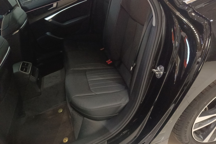 奥迪A6L 2022款 40 TFSI 豪华致雅型中控内饰21