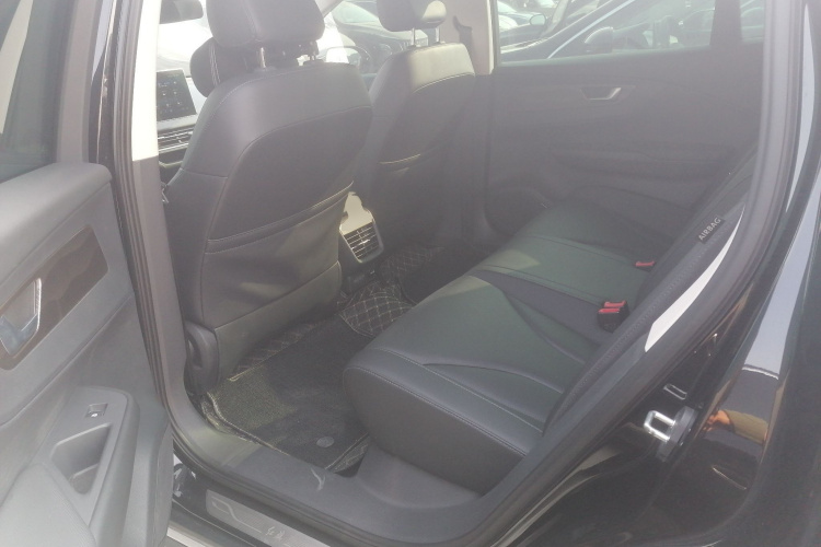 红旗E-QM5 2022款 431km 充电乐享版中控内饰7004