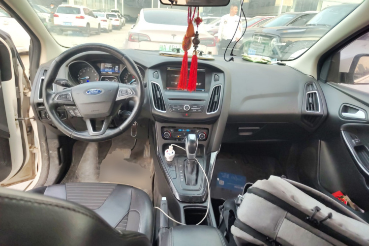 福特 福克斯 2015款 三厢 EcoBoost 180 自动精英型中控内饰12