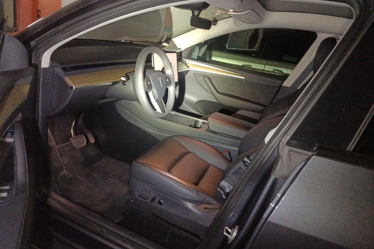 特斯拉 Model Y 2022款 改款 后轮驱动版中控内饰19