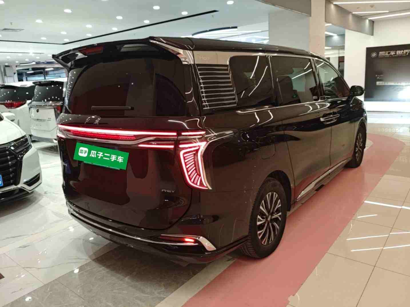 车辆右后45度外观展示