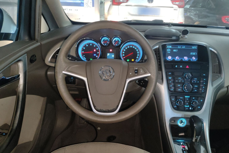 别克 英朗 2013款 GT 1.6L 自动时尚版中控内饰13