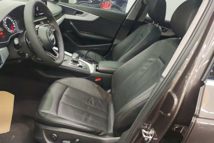 奥迪A4L 2017款 40 TFSI 时尚型中控内饰19