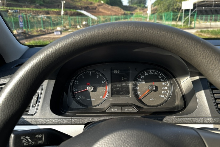 大众 朗逸 2013款 改款经典 1.6L 手动风尚版局部细节14