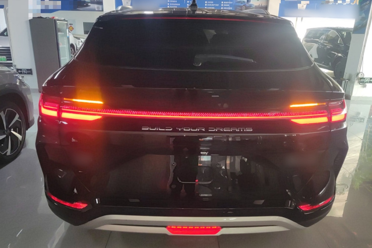 比亚迪 宋PLUS新能源 2024款 荣耀版 DM-i 71km 豪华型车身外观6