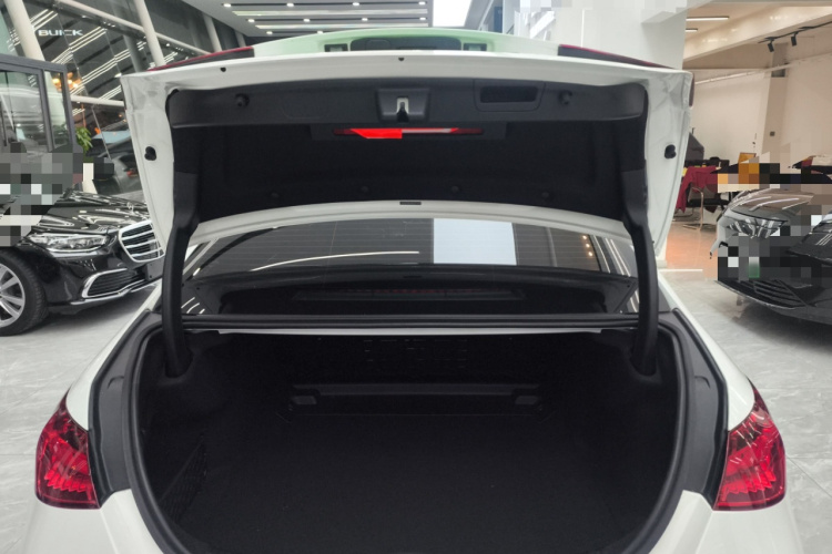 奔驰C级 2022款 C 200 L 运动版局部细节23