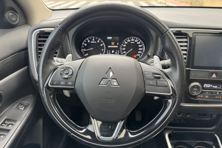 三菱 欧蓝德 2018款 2.4L 四驱精英版 5座局部细节13