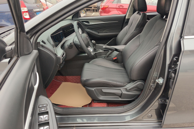长安 逸动 2021款 PLUS 1.6L GDI 手动豪华型中控内饰19