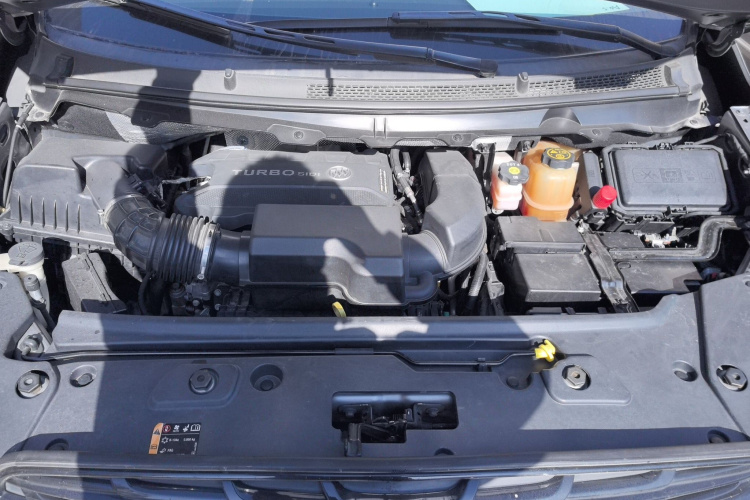 别克GL8 2022款 陆上公务舱 652T 豪华型机舱底盘24