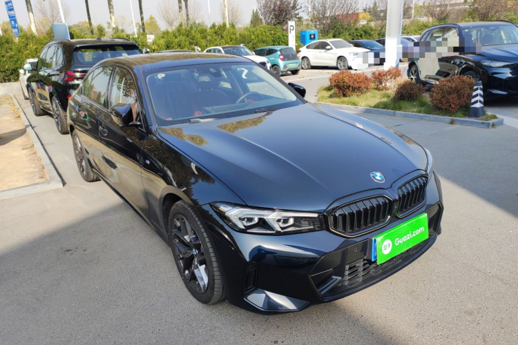 宝马3系 2025款 330Li M运动曜夜套装车身外观3