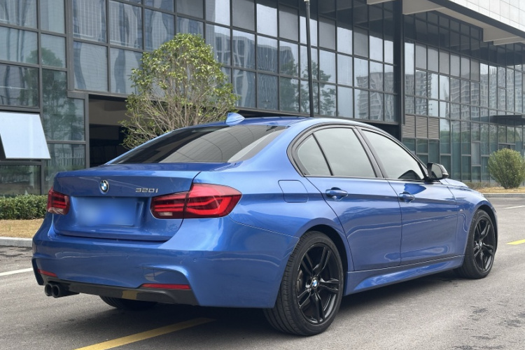 宝马3系 2019款 320i M运动曜夜版车身外观6001