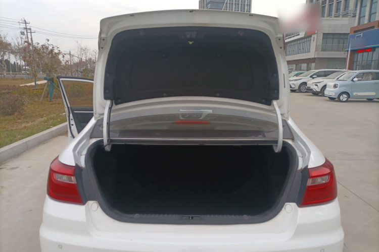 吉利汽车 远景 2018款 1.5L 手动幸福版机舱底盘23