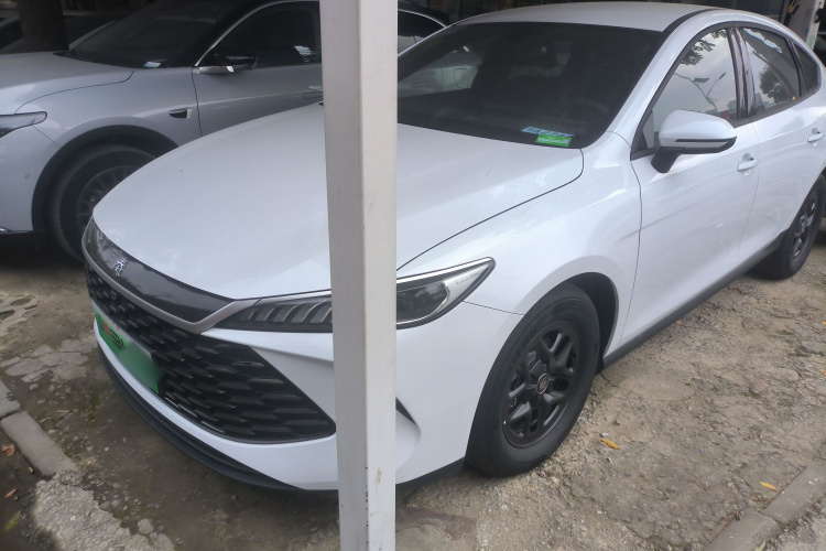 比亚迪 秦PLUS 2025款 DM-i 智驾版 55KM领先型车身外观1