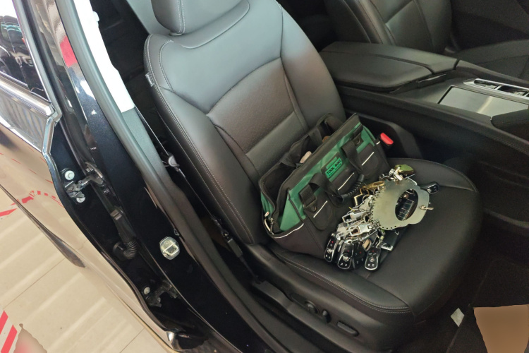 别克 昂科旗 2020款 28T 四驱尊贵型局部细节41