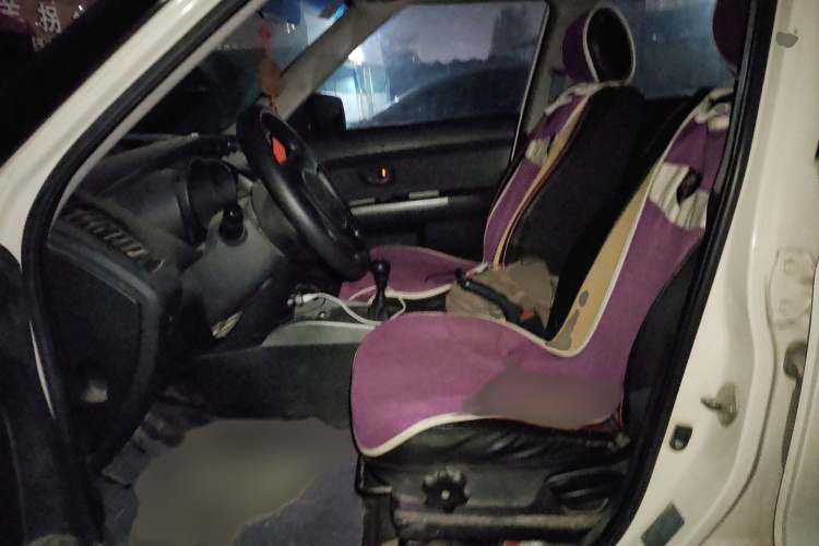 起亚 秀尔 2013款 1.6L MT GL局部细节19