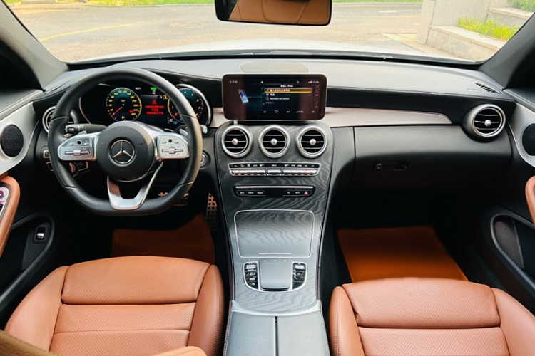 奔驰C级(进口) 2019款 C 260 轿跑车中控内饰7005