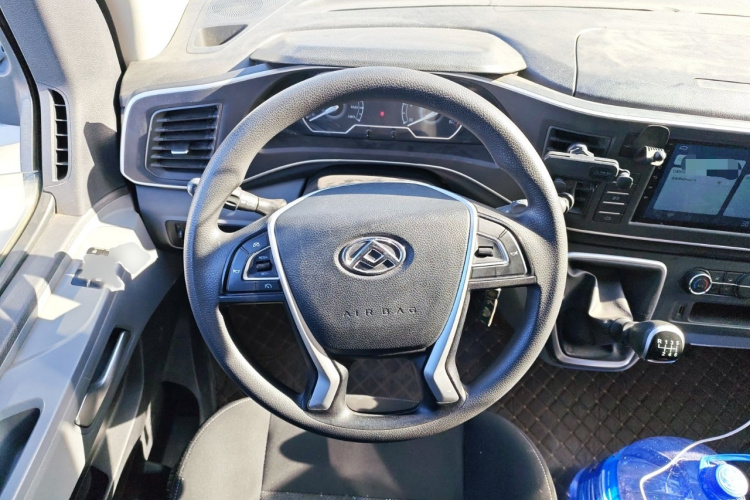 上汽大通MAXUS 新途V80 2021款 2.0T PLUS 手动全能王中轴中顶6/7/8/9座局部细节13