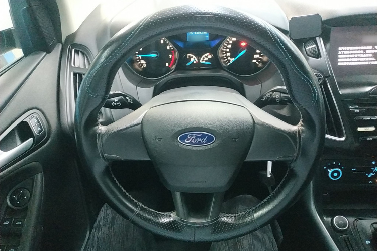 福特 福克斯 2018款 两厢经典 1.6L 自动舒适型智行版中控内饰13