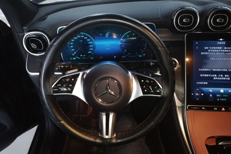 奔驰GLC 2023款 改款 GLC 260 L 4MATIC 动感型 5座中控内饰13