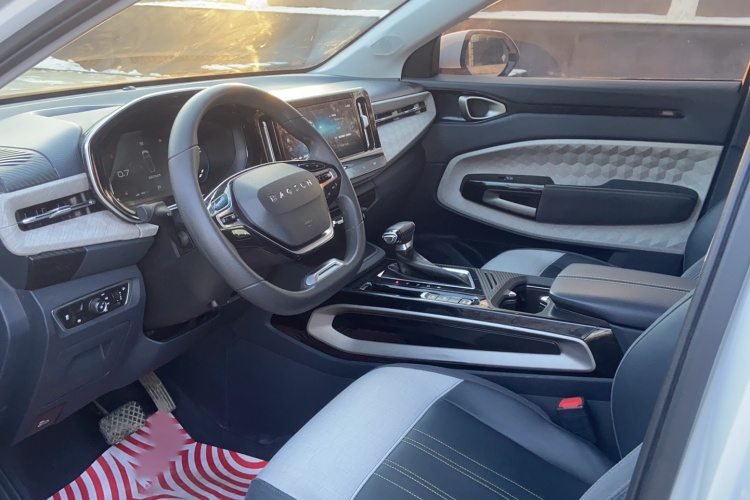 宝骏RM-5 2019款 1.5T CVT 24小时在线豪华型 7座中控内饰7002