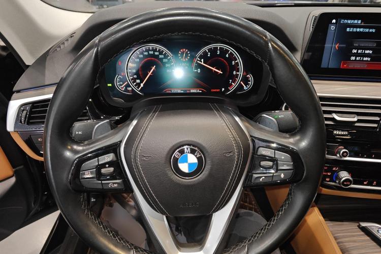 宝马5系 2018款 530Li xDrive 豪华套装中控内饰13