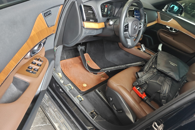 沃尔沃XC90 2022款 B6 智逸豪华版 7座中控内饰20