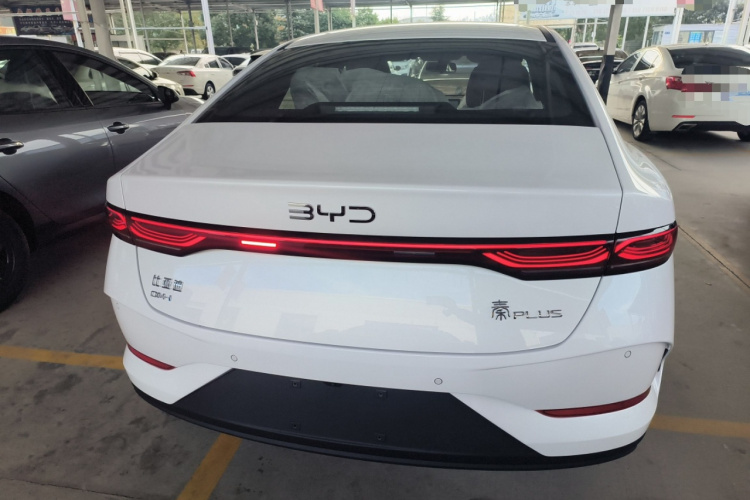 比亚迪 秦PLUS 2025款 DM-i 智驾版 55KM领先型车身外观6