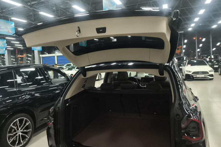 宝马X3 2022款 xDrive25i M运动套装机舱底盘23