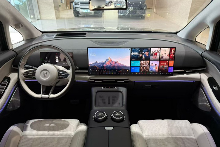 岚图汽车 岚图梦想家 2025款 PHEV 四驱旗舰鲲鹏版中控内饰7007