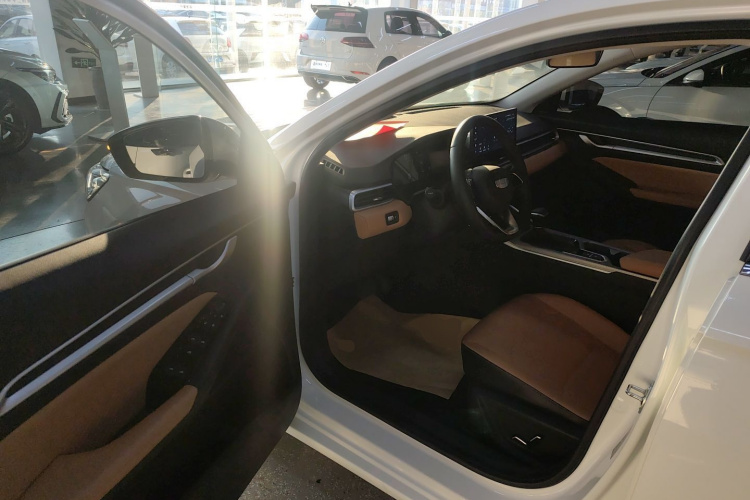 吉利汽车 帝豪 2025款 第4代 1.5L CVT旗舰型中控内饰20