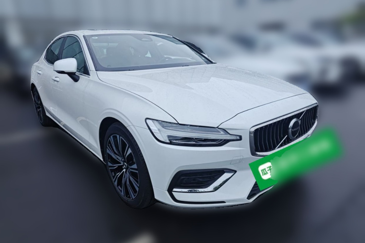 沃尔沃S60 2025款 B4 智远豪华版车身外观3