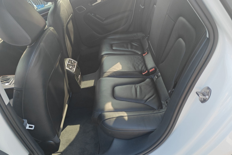 奥迪A4L 2015款 35 TFSI 自动舒适型中控内饰21