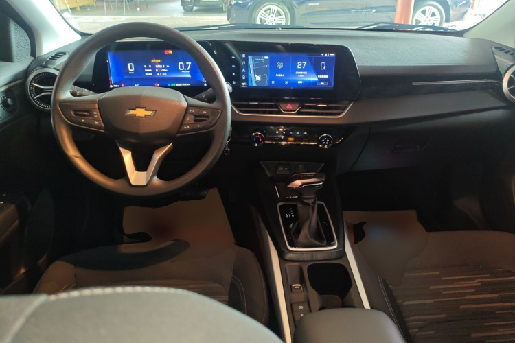 雪佛兰 科鲁泽 2023款 1.5L 双离合乐享版中控内饰7002