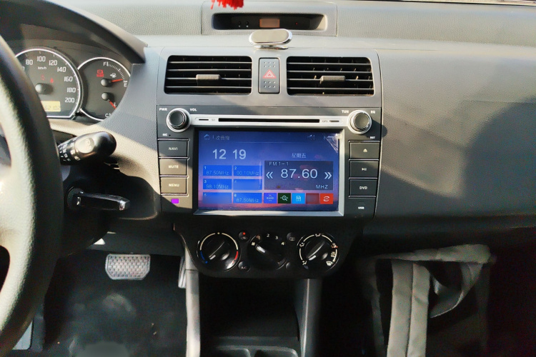 铃木 雨燕 2015款 1.5L 自动限定版局部细节16