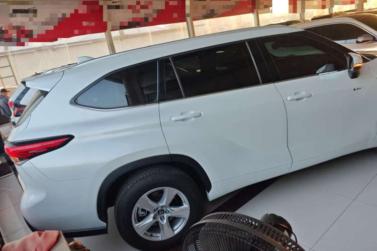 丰田 汉兰达 2024款 2.5L智能电混双擎两驱精英版 5座车身外观7