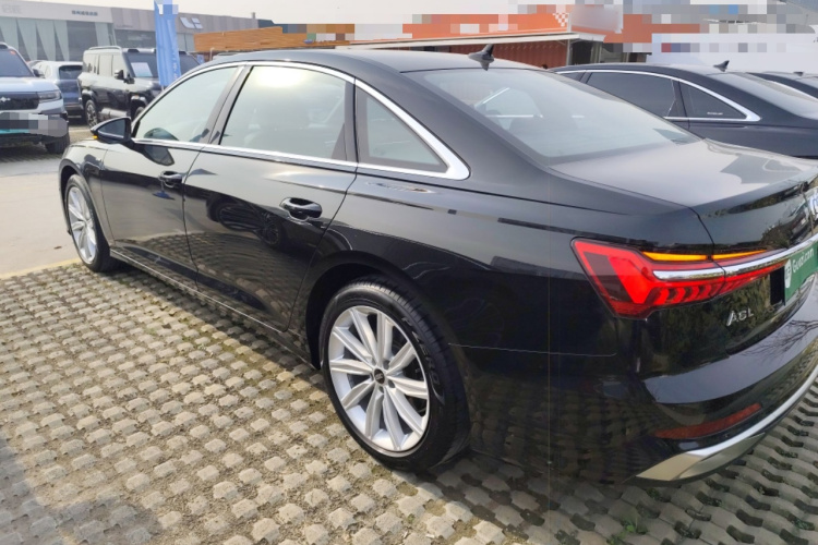 奥迪A6L 2024款 45 TFSI 臻选动感型车身外观4