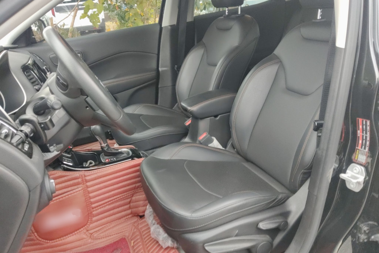 Jeep 指南者 2019款 220T 自动家享版中控内饰19