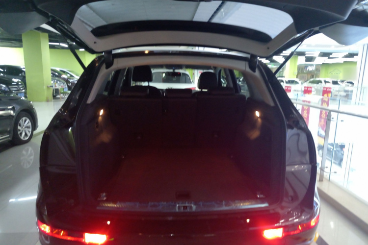 奥迪Q5 2017款 Plus 40 TFSI 技术型机舱底盘23