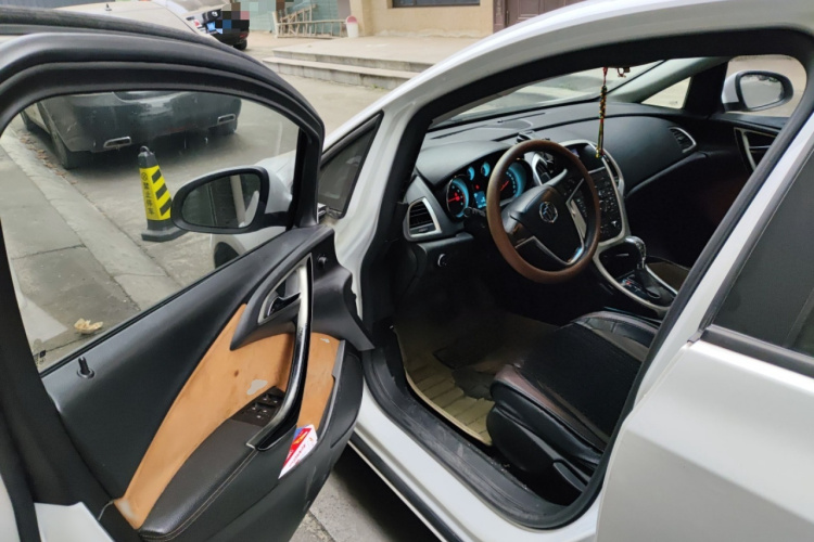 别克 英朗 2014款 XT 1.6L 自动时尚版中控内饰7003