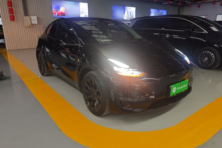 特斯拉 Model Y 2021款 标准续航后驱版车身外观3