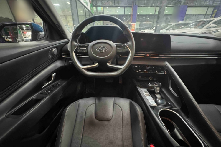 现代 伊兰特 2021款 1.5L CVT LUX尊贵版中控内饰7002