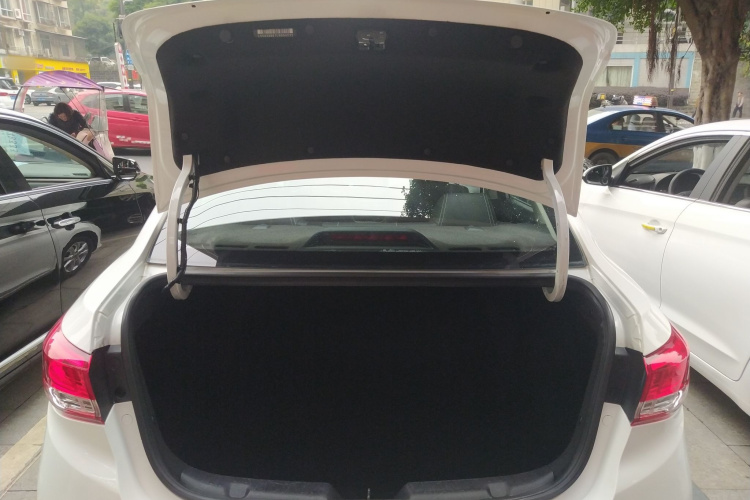 长安 悦翔 2019款 1.5L DCT 联动云版机舱底盘23