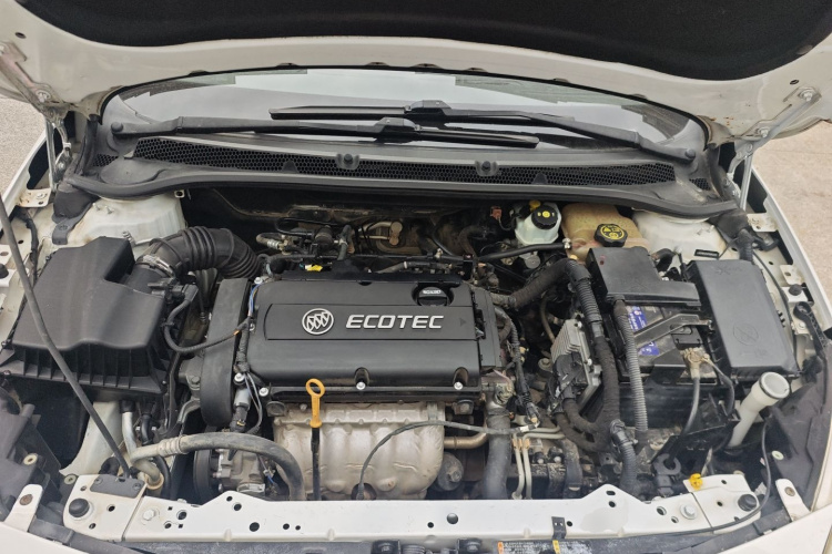 别克 英朗 2014款 XT 1.6L 自动时尚版机舱底盘24