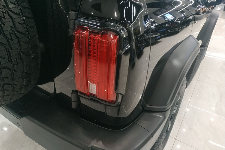 坦克300 2021款 越野版 2.0T 征服者车身外观6006