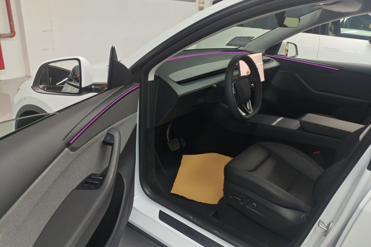 特斯拉 Model Y 2026款 长续航后轮驱动版中控内饰20