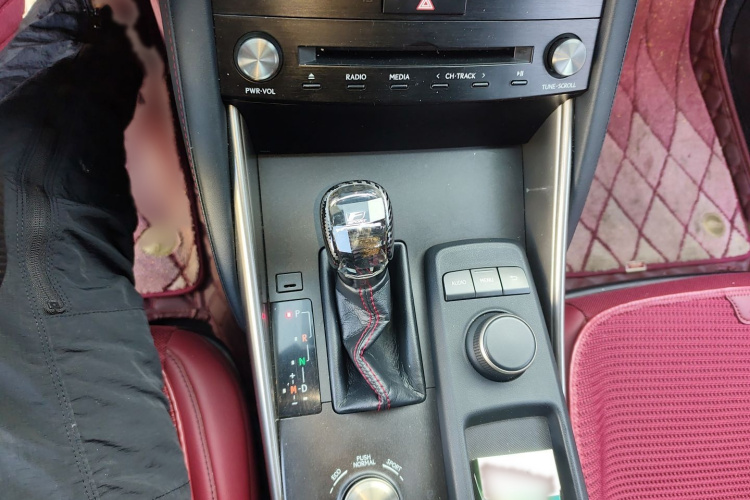 雷克萨斯IS 2017款 300 F SPORT版局部细节18