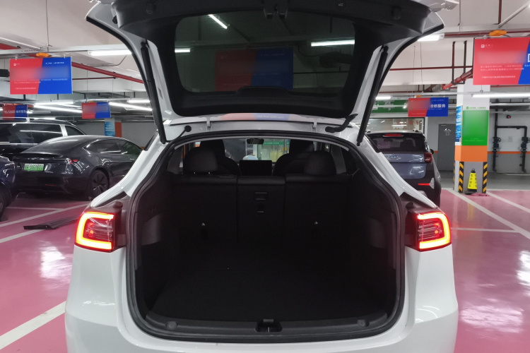 特斯拉 Model Y 2022款 Performance高性能全轮驱动版机舱底盘23