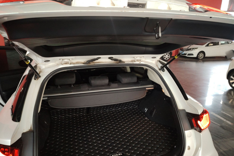 雷克萨斯CT 2017款 CT200h 精英版 单色 国V机舱底盘23