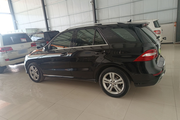 奔驰M级 2014款 ML 350 CDI 4MATIC车身外观4